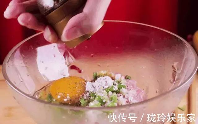 你做的饺子馅又干又柴避开2个误区，饺子立刻好吃到爆