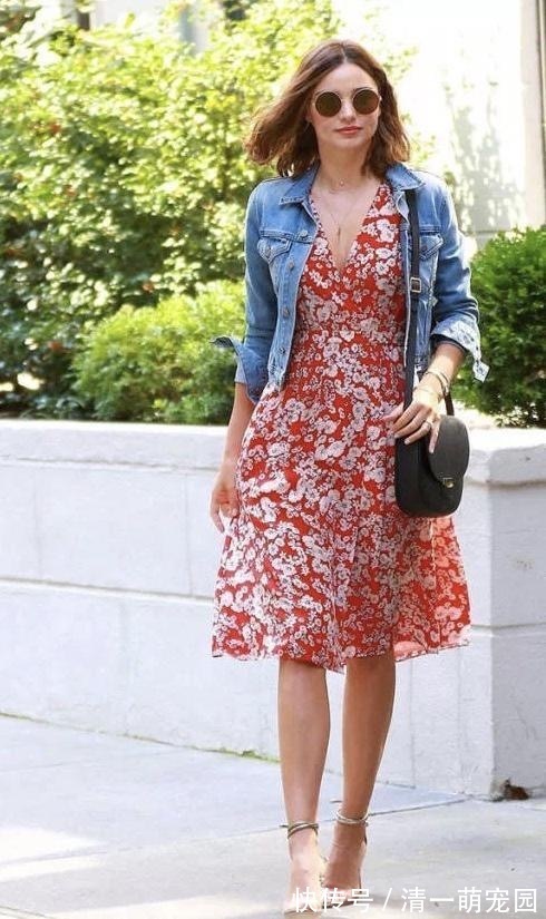 牛仔服 人手一件的“牛仔外套”,怎么穿才好看?这两个时髦穿法很流行