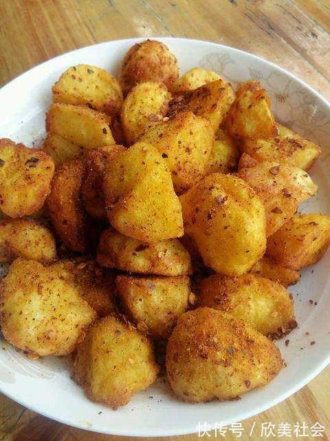 土豆这样做太香了,不炒不烤也不煎,个个都空心,出锅就抢着吃