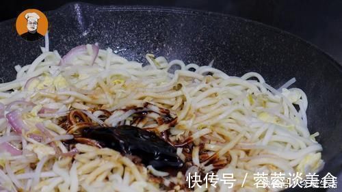 炒面很多人都做错了，难怪不好吃，大厨教你饭店做法，实在太香了