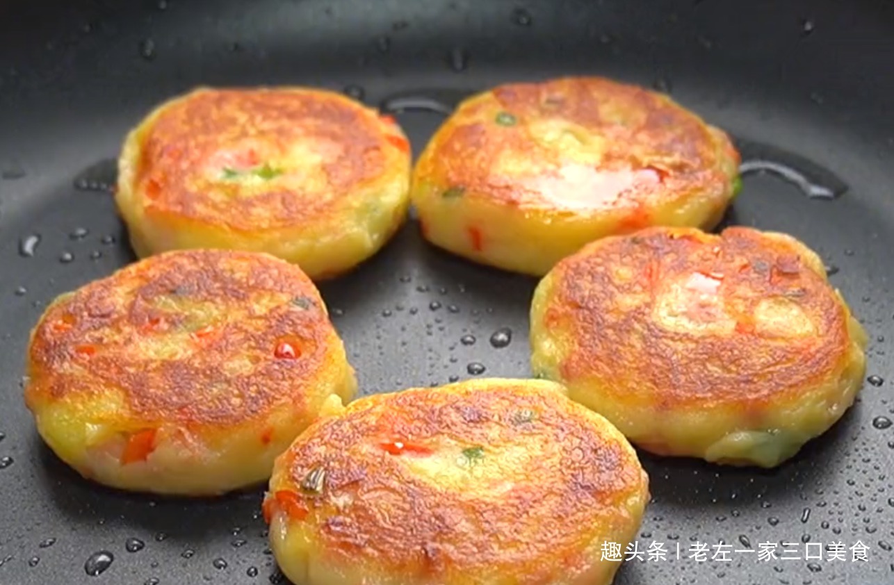 土豆饼最简单好吃的做法，外酥里嫩，鲜香又营养，全家人都喜欢