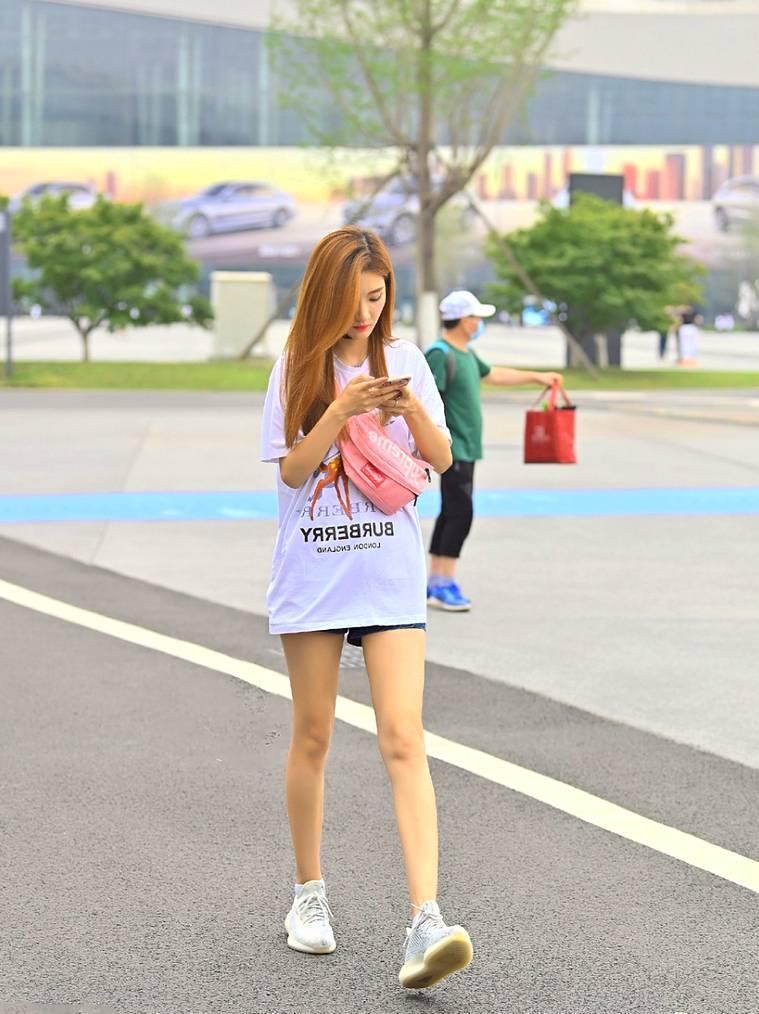 一条好看又好穿的短裤搭配,是周末约会的必备了,魅力四射!