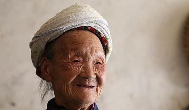 嘴唇|寿命长的人，身上多半会3处“发红”，若你有，长寿也“偏爱”你