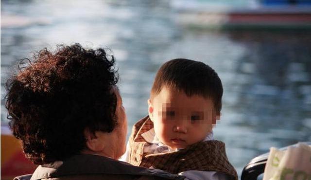 外婆|为啥孩子越大越不爱去姥姥家串门呢?不是不亲老人,原因好现实