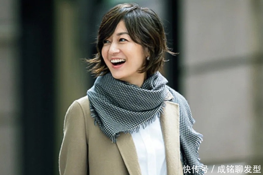 50岁女人最好放弃黑长直吧!这几位漂亮大妈精致短发,优雅又减龄