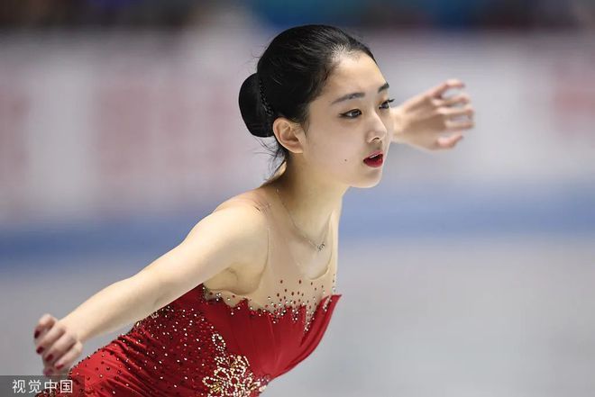 女单|李子君粉丝们收获意外“狗粮”!中国花滑女神24岁就结婚,长相太甜美受日本人追捧!