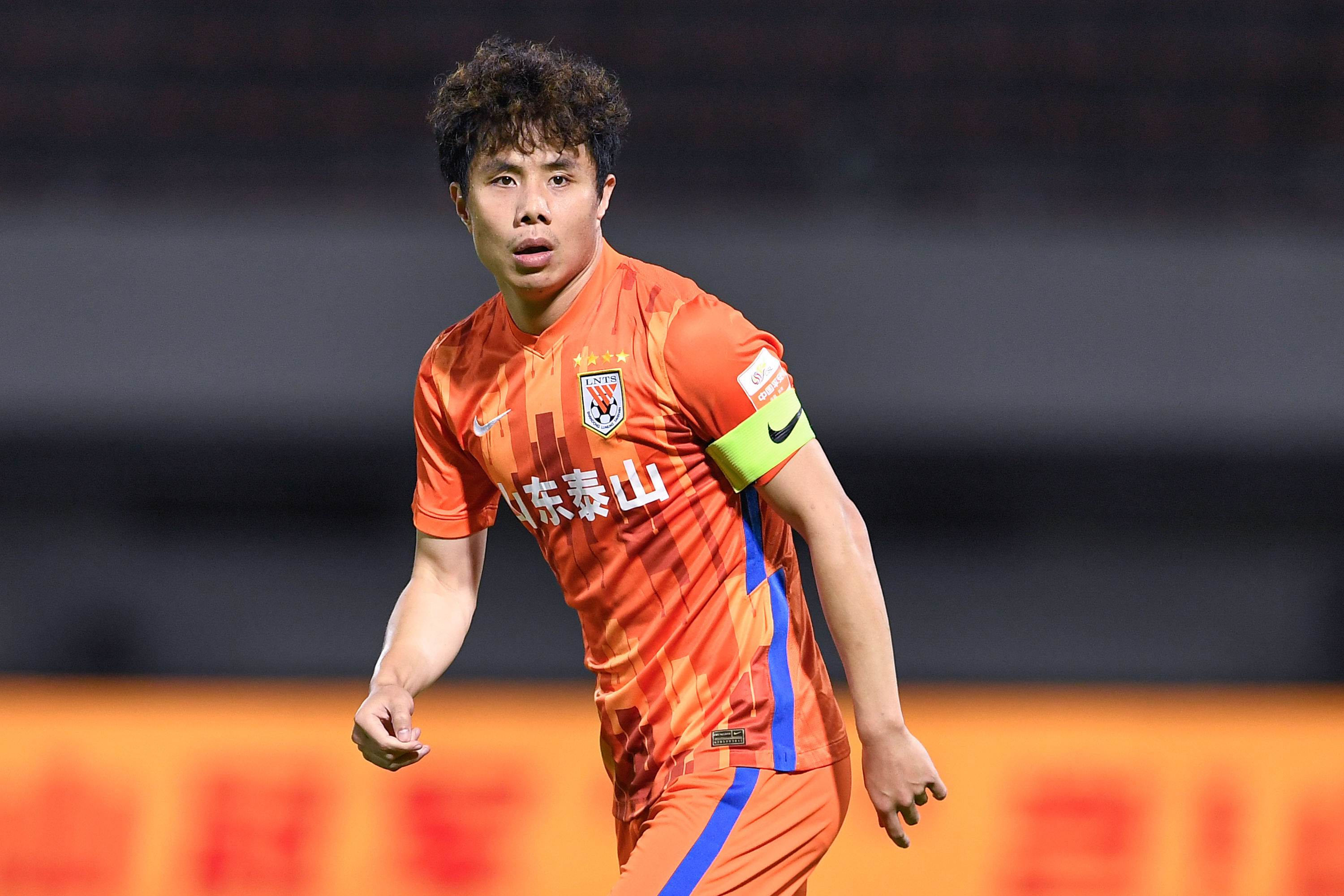 李霄鹏|落叶归根！蒿俊闵确定加盟武汉，24日晚离开广州赛区