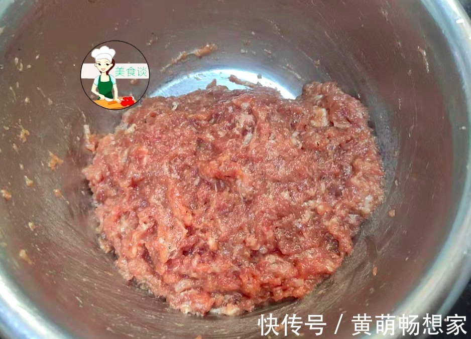 包白萝卜饺子时,记住老师傅的3个小技巧,饺子鲜嫩多汁,太香了