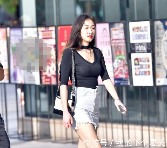 黑色|街拍穿黑色上衣的微胖型美女，行走之间，却把美留下了！