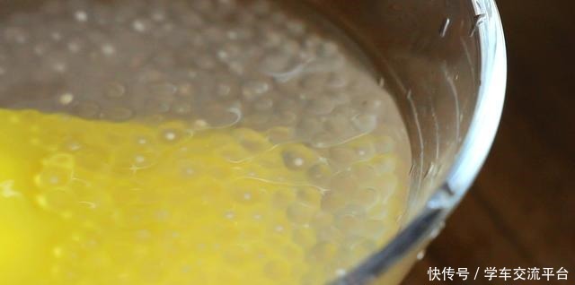 用芒果自制网红甜品,甜品店三十块钱一份,自己做五块钱吃过瘾