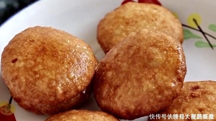 夏天,早餐给孩子做它吃,开水一烫,金黄酥脆,2分钟做好,好吃