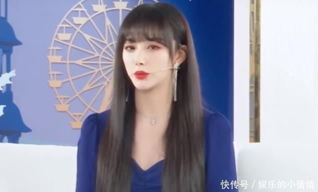 雪儿|孔雪儿参加直播活动,头围比主持人小一圈,生图“漫画脸”实锤了