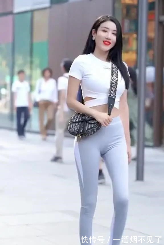 时尚|穿上打底裤简洁利落的穿衣风格,更具潮流时尚感!