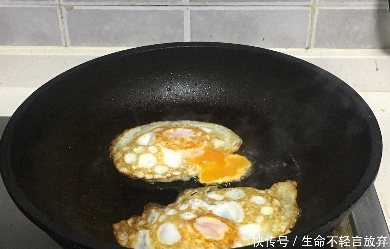 春天,鸡蛋和它是绝配,简单煮一煮,营养互补,大人小孩都爱喝