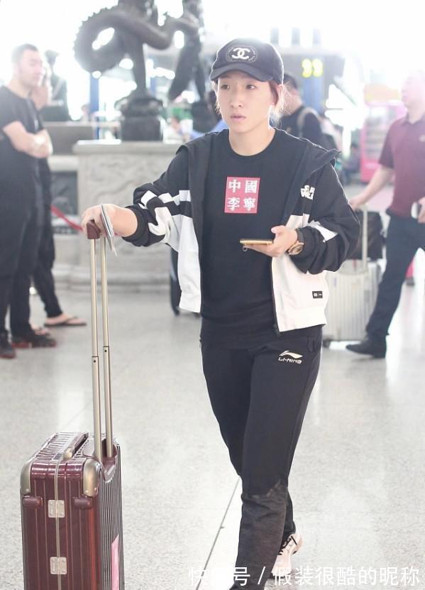 面料|没得金牌的刘诗雯脱下队服也可爱,休闲造型太舒适,低马尾显元气