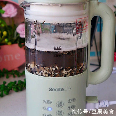 黄豆|从小吃乌发黑芝麻豆浆长大的我，谁敢说我这做法不正宗