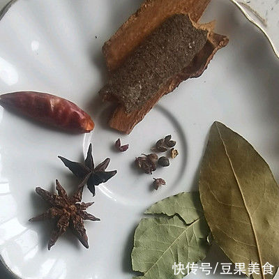 电饭煲|今晚花10分钟做好咖喱牛腩饭，明天便当就吃它