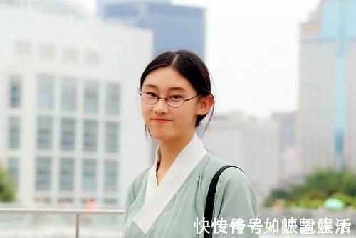 课堂笔记|“学霸草稿纸”走红,字迹堪比“课堂笔记”,优秀果然是一种习惯