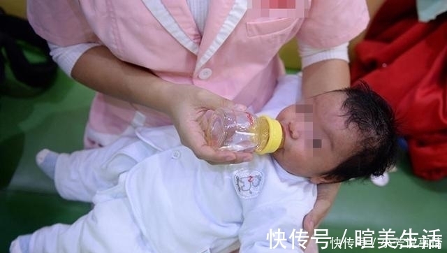 反作用|喝水有讲究,这四种情况不要给孩子喝,乱喝会起到反作用