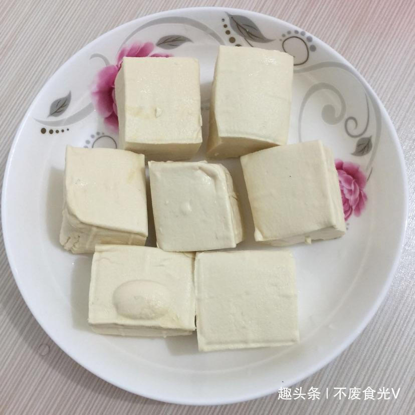 买豆腐时,遇到2种豆腐,白送也不能要,豆腐老板从来不吃