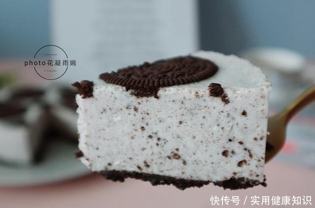 夏天不用烤箱也能做蛋糕,1搅1拌就完成,入口即化,孩子超爱吃