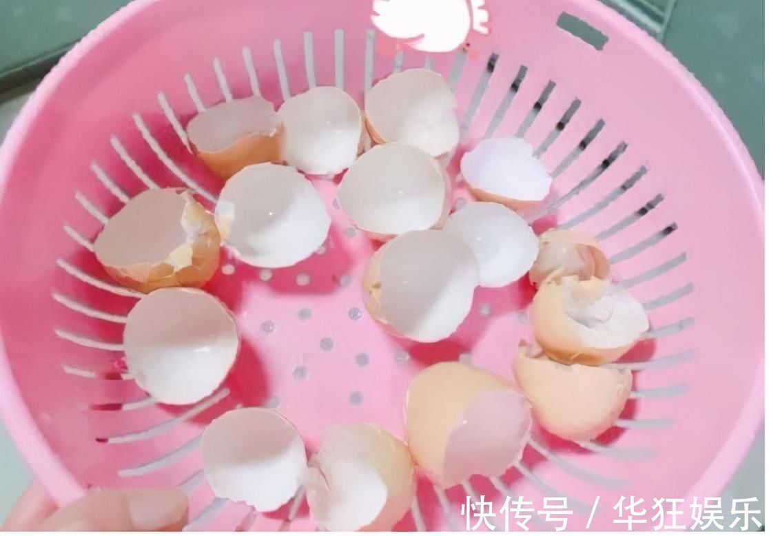 刘女士|为帮娃完成手工作业，一晚喝20瓶矿泉水，网友：这届父母太难了