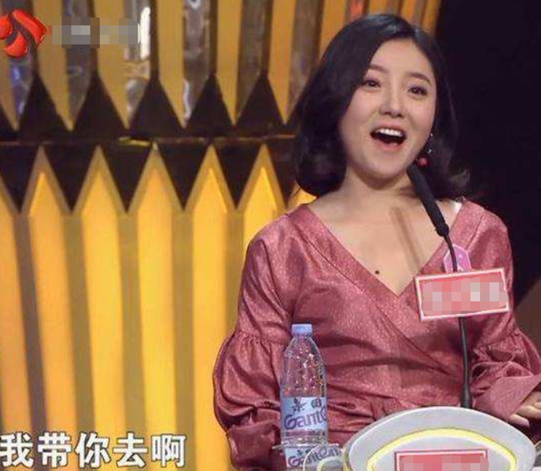 孟非赶|《非诚勿扰》女嘉宾站了5年,爆灯无数从不牵手,被孟非赶下台