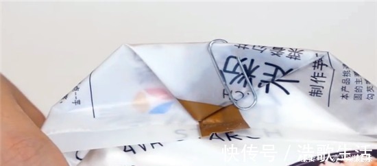 把回形针插在手机上，解决了大家都困扰的一个问题，实用又省钱