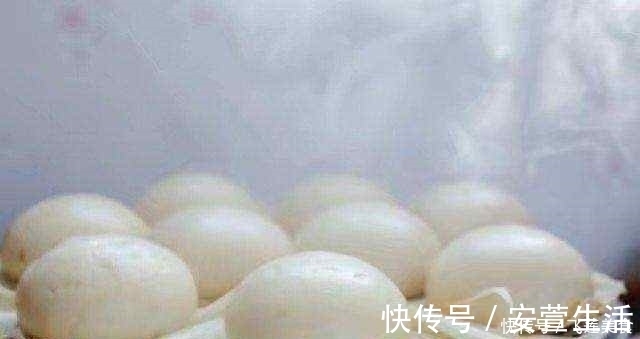 蒸馒头别再傻傻放酵母，只需加一瓶“饮料”，馒头更香，更松软