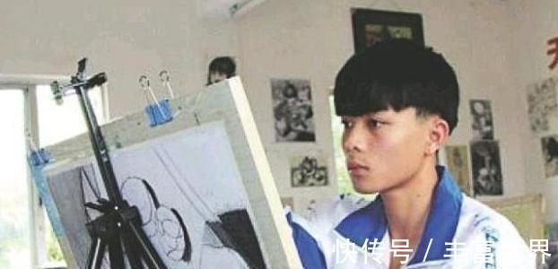 冷军$18岁男孩用圆珠笔画画走红网络,被央美拒绝,网友喊话冷军收徒弟