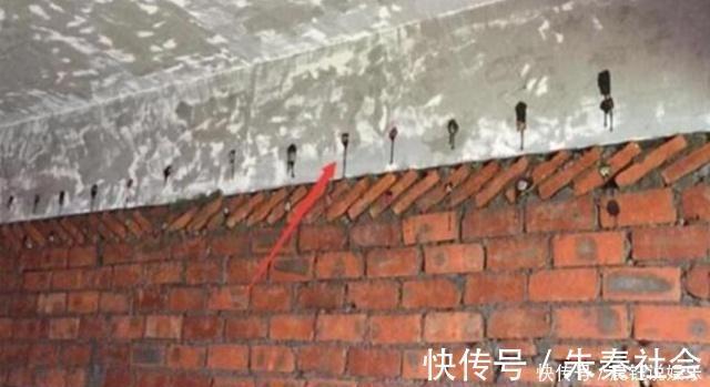 工人|刚砌完墙，老婆掏出一把“钉子”，让工人按墙上，师傅都夸她聪明