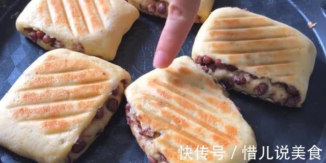 红豆又出新吃法，加一碗玉米面，简单一做，松软香甜，好吃不厌