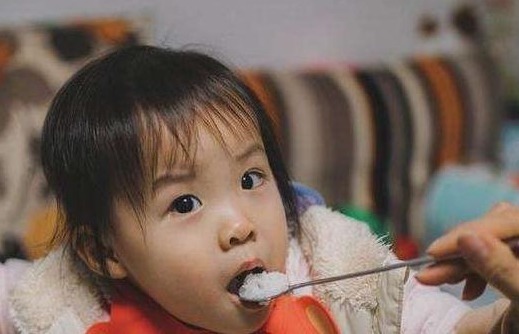 脾胃|5岁女童,凌晨被送到急诊,儿科医生两种食物别再给孩子喂了