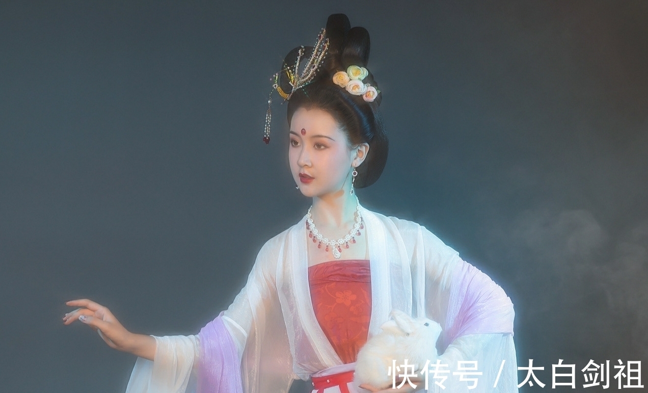 七绝$月·七绝·十首丨思君不忍音尘断，玉兔蟾光两渺茫