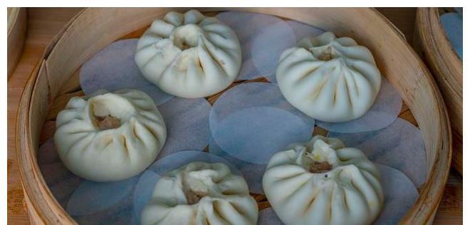 猪肉大葱包|猪肉大葱包好吃有秘诀，教你调馅小技巧，馅香汁浓，吃5个不解馋