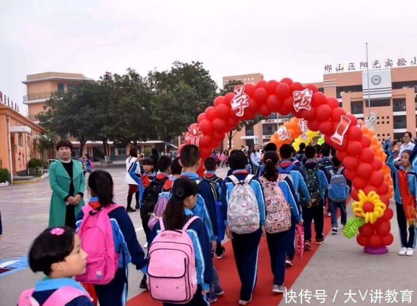 济南中小学陆续返校，小学生喜迎新学期，学校全面做好开学准备