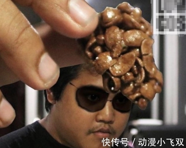 cos|泰哥小哥最奇特的一次COS,竟把巧克力当作卷发?说实话我看饿了!