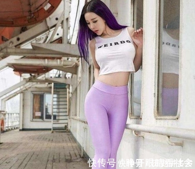 楚楚动人|楚楚动人的紧身打底裤美女,勾勒女性曼妙优雅的身姿,特别吸睛