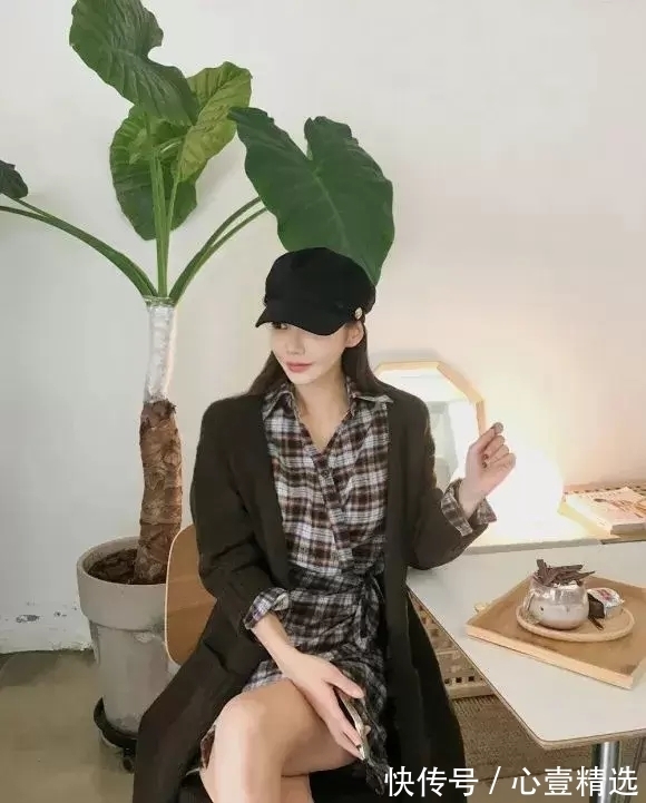 衣裙|女神孙允珠高清时尚搭配：英格兰条纹混彩星辰玫瑰衣裙