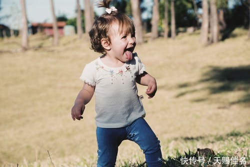 2020年女孩最佳取名:带诗字的大气女孩名字