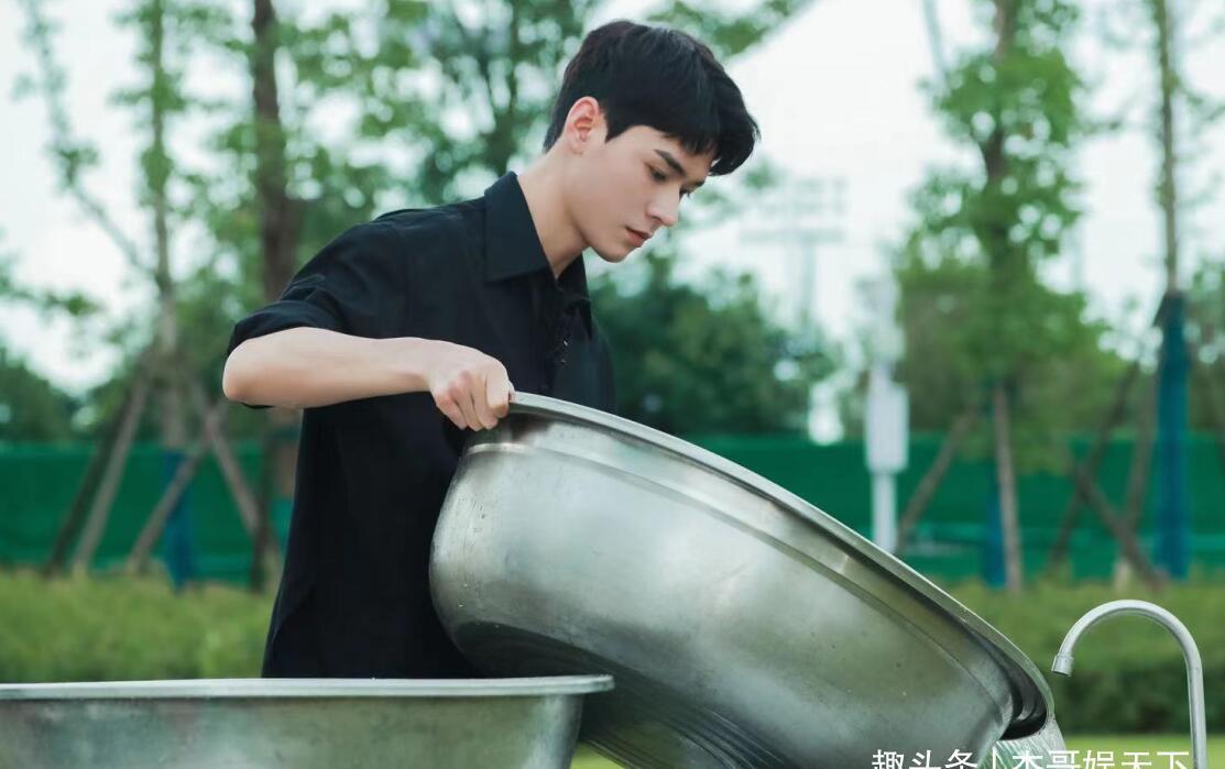 龚俊|《中餐厅5》口碑翻车的答案全在plus版中,节目组太给宁静面子了