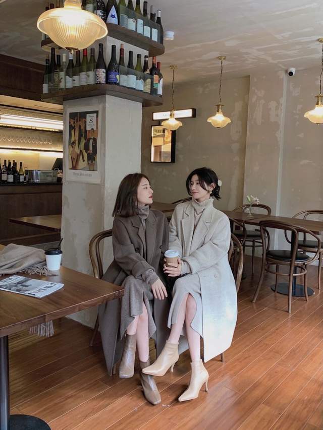 小姐姐 秋冬有哪些高级穿搭?还是大衣搭配半身裙或长裤够拉风,又飒又美