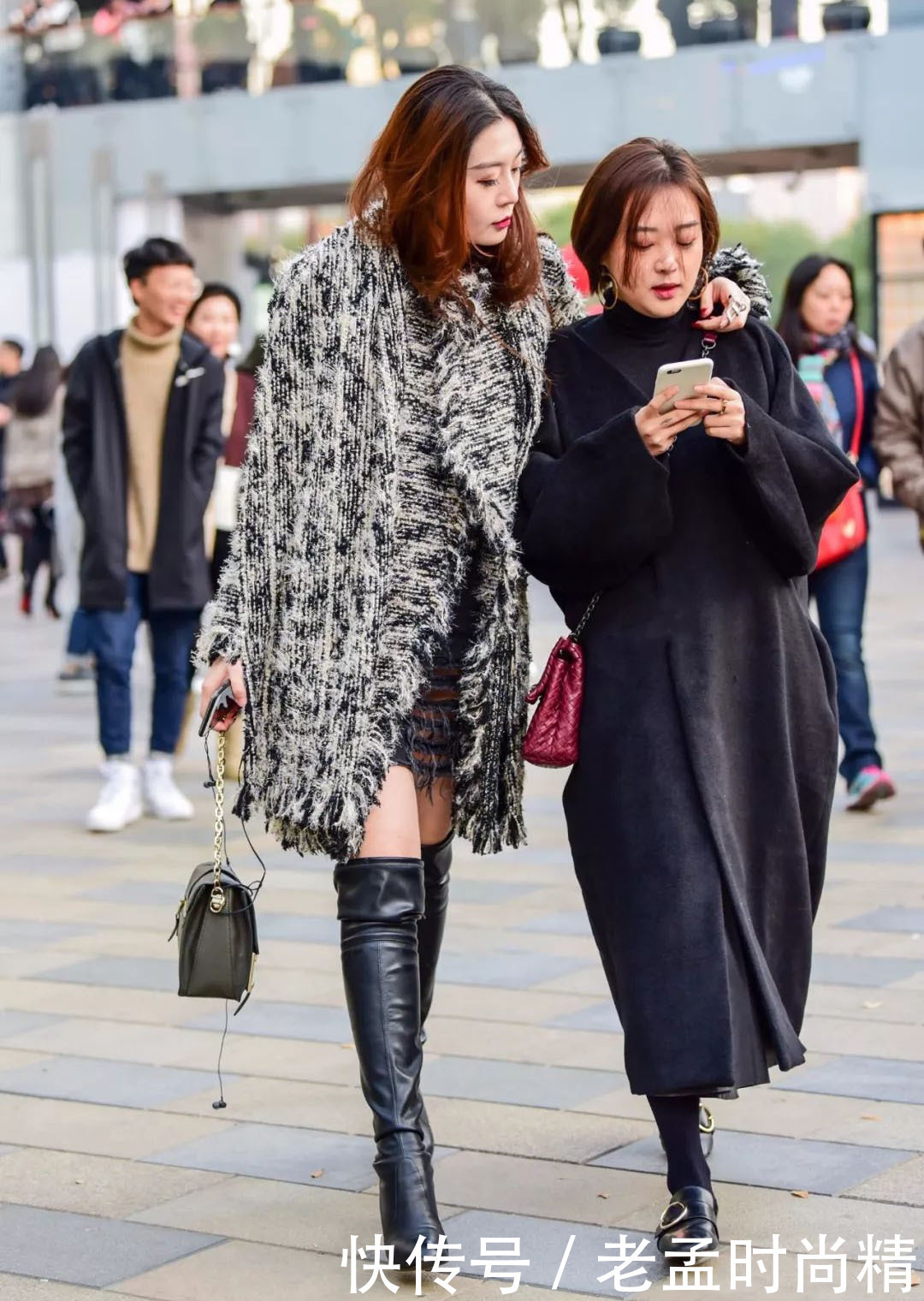 大气|街拍：简单时尚的秋冬穿搭, 气质大衣+过膝长靴搭配, 温度与风度并存