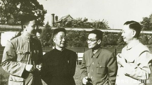 7张名人罕见合影照:戴笠、梅乐斯都在笑,梦露和英女王气质迥异