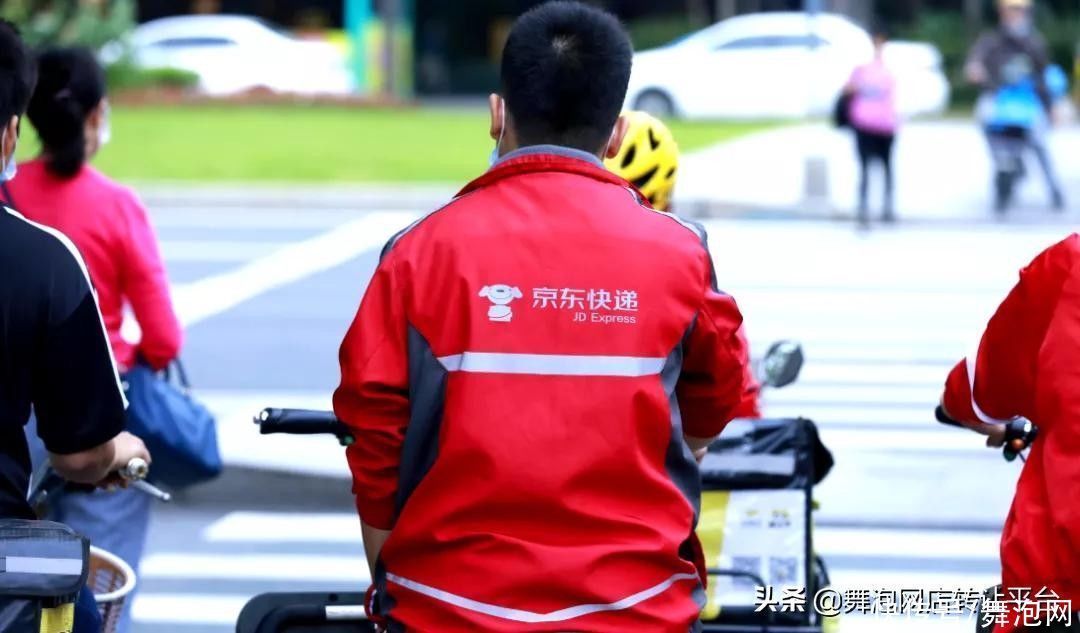 仓库|京东反攻!一年“扩军”12万,刘强东的野心藏不住了