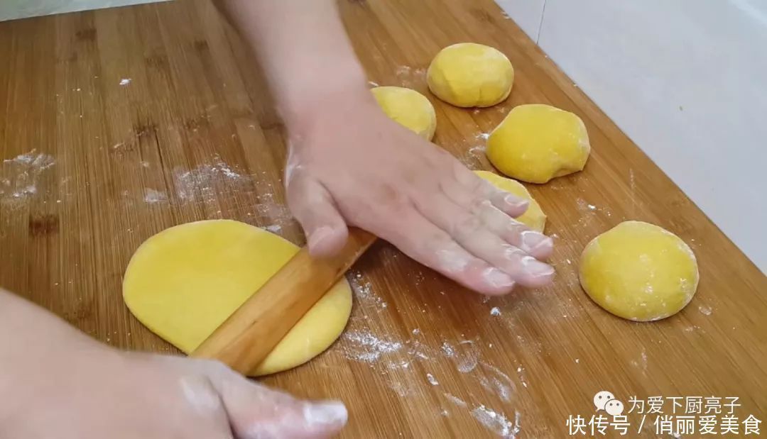舌头状|面包新吃法,我家隔三差五做着吃,不用烤箱也能做,比蛋糕还好吃