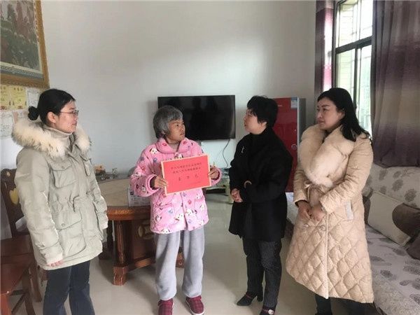 救助金|浮梁县妇联发放困难妇女 “两癌”救助金