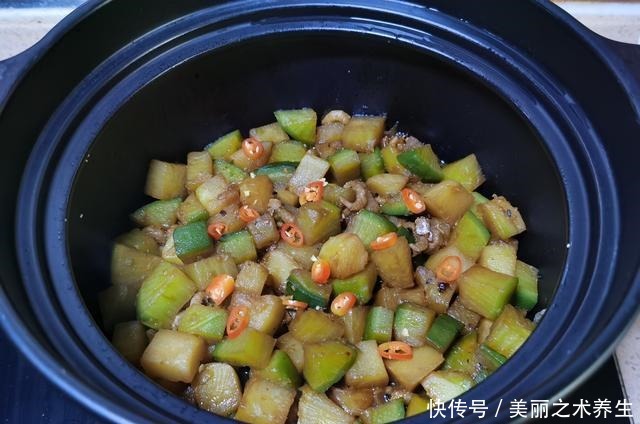 中年|秋天吃它“赛人参”,只要1块钱一斤,简单一焖比吃肉还过瘾!