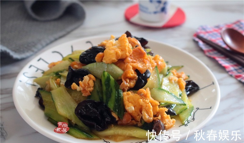 女儿天天嚷着要吃此菜，口感软嫩，简单快手，清理肠道还补水