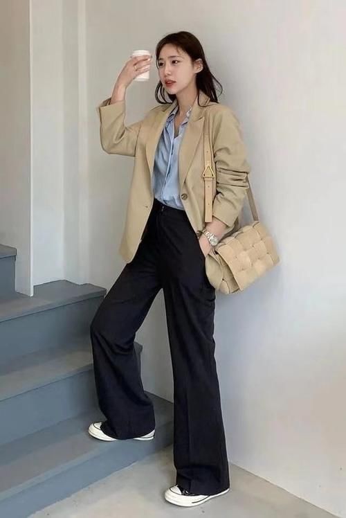 早春外套不用买太多，有这“3件”就够了，时髦百搭又高级